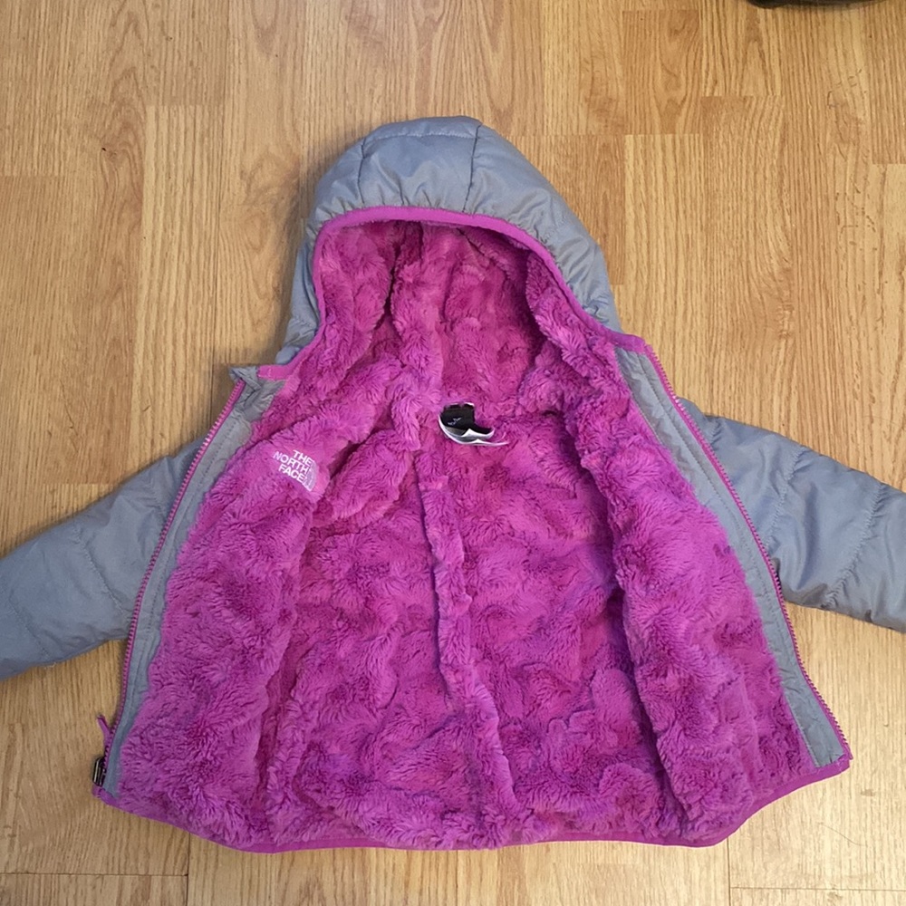 Preowned TheNorthFace Toddler girl reversible jacket 12-18 months Excellent - Picture 6 of 6